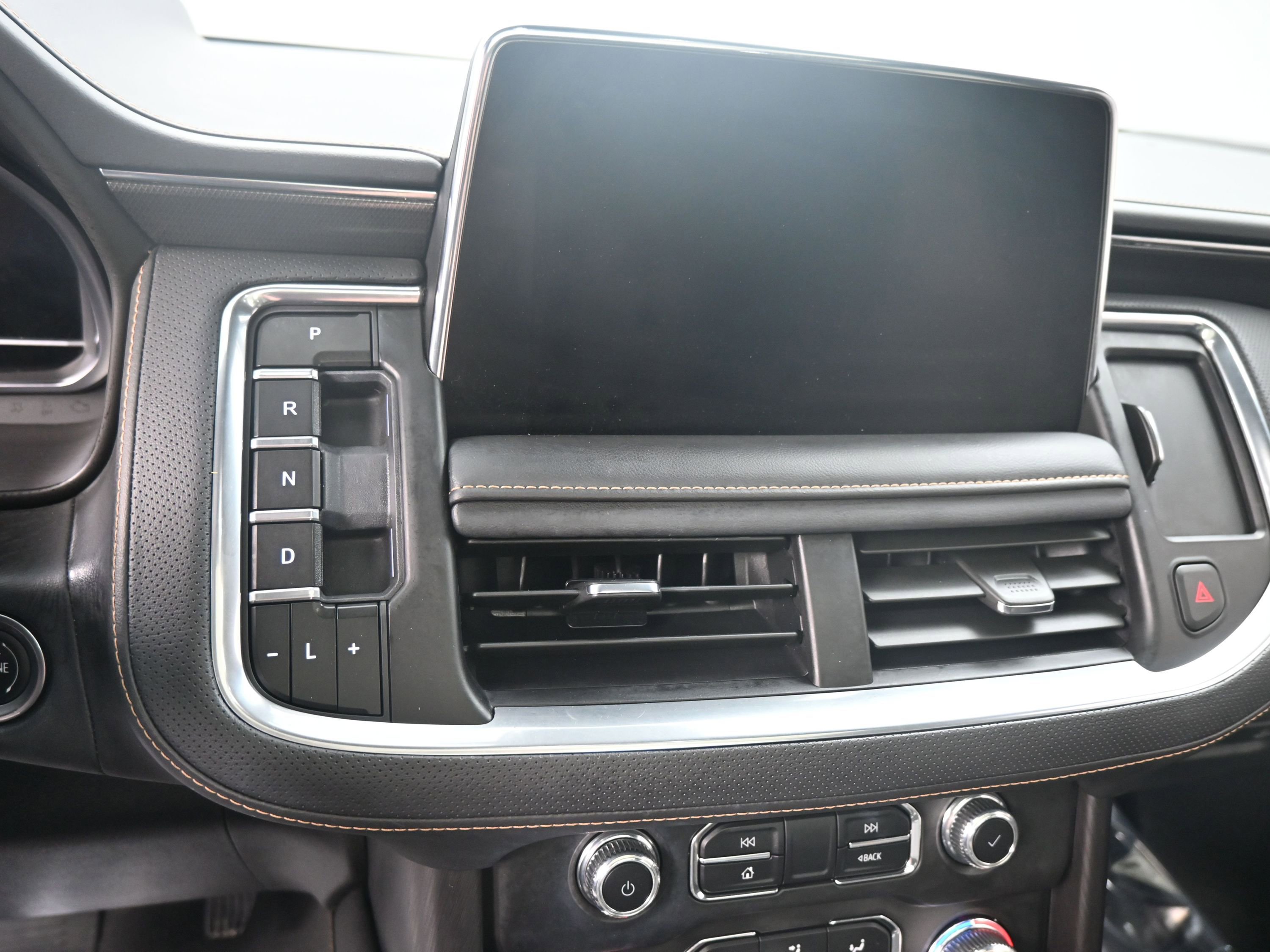 Used 2024 GMC Yukon AT4 w/ Technology Package image 15