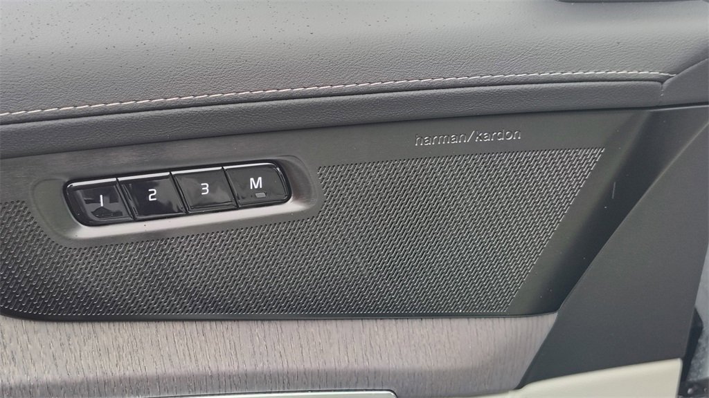 New 2026 Volvo XC90 B6 Ultra image 9