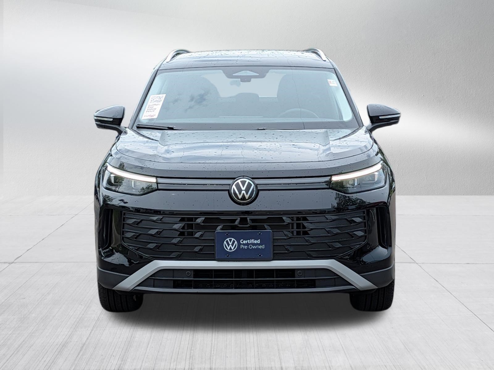 Used 2025 Volkswagen Tiguan SE AWD/4WD image 2