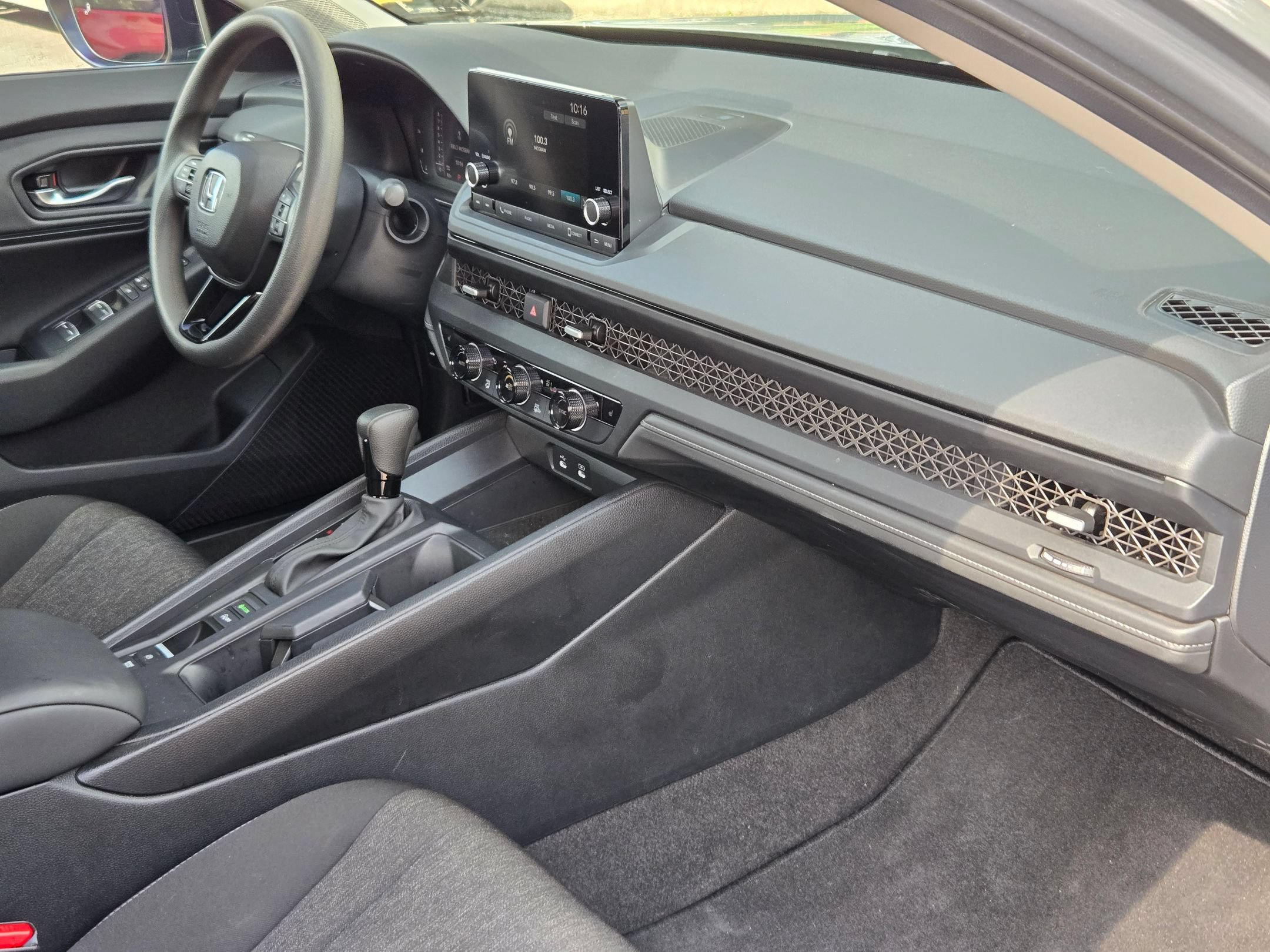 Used 2025 Honda Accord SE image 29
