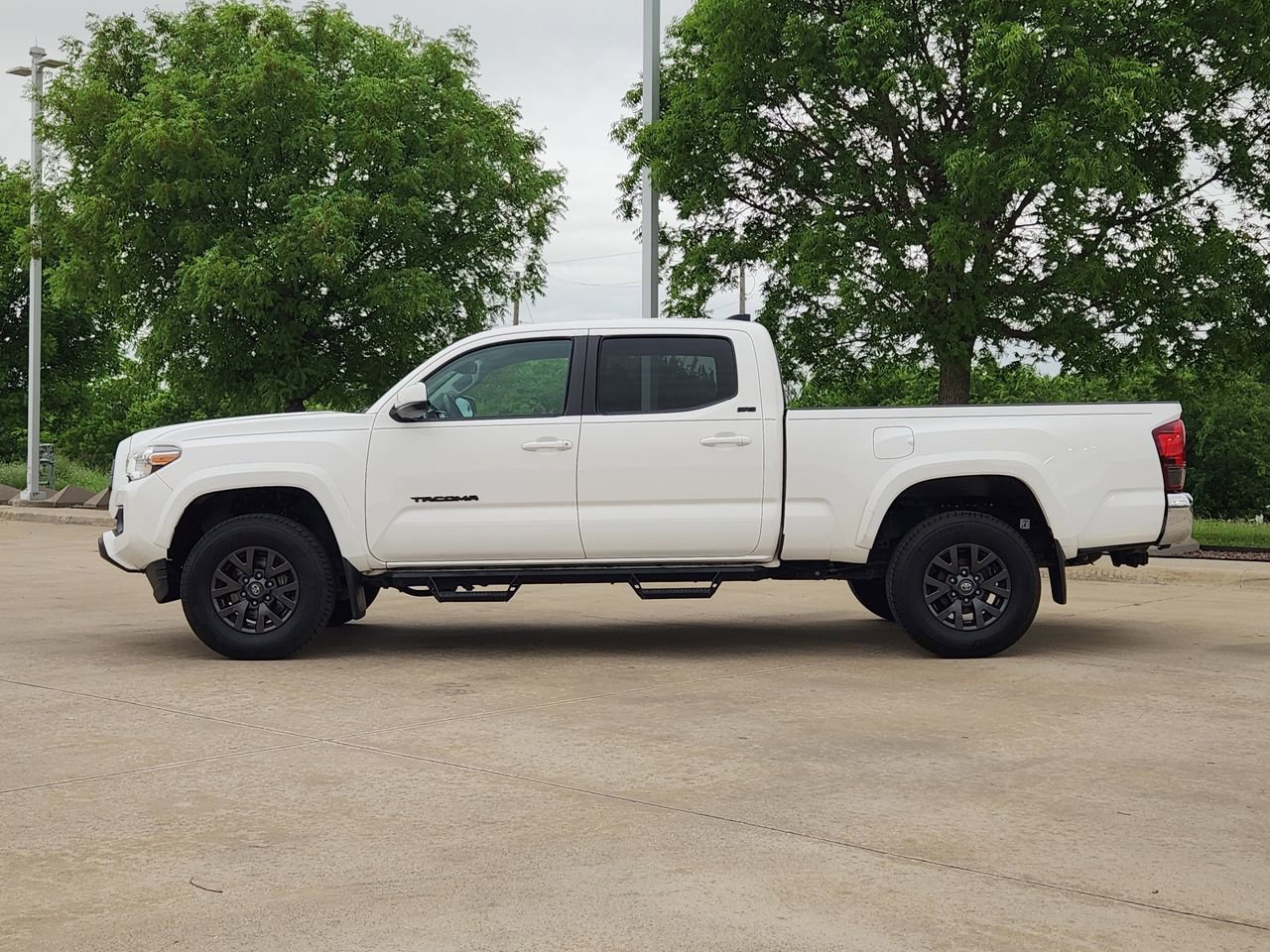 Used 2021 Toyota Tacoma SR5 RWD image 4
