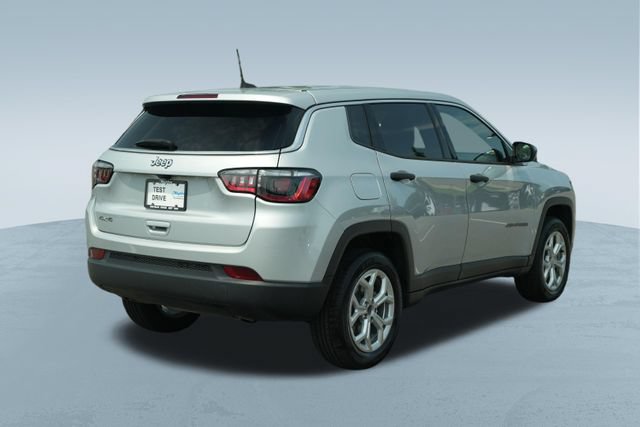 Used 2024 Jeep Compass Sport AWD/4WD image 9