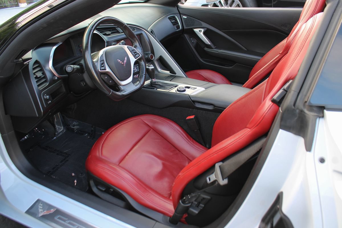 Used 2019 Chevrolet Corvette Stingray Coupe w/ 1LT RWD image 16