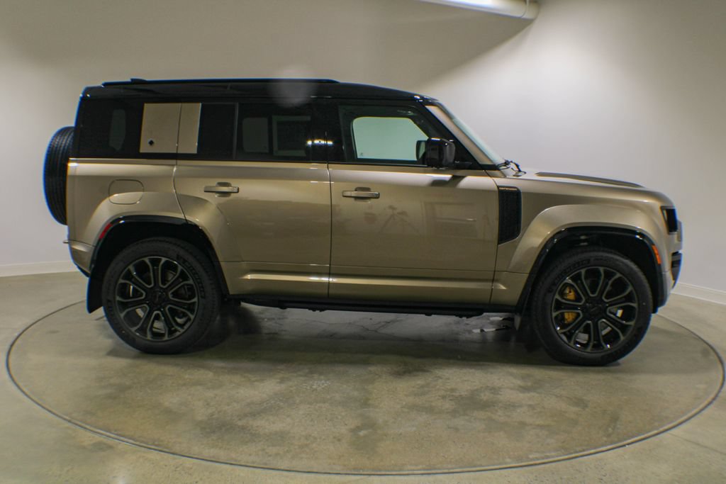 New 2026 Land Rover Defender 110 AWD/4WD image 7