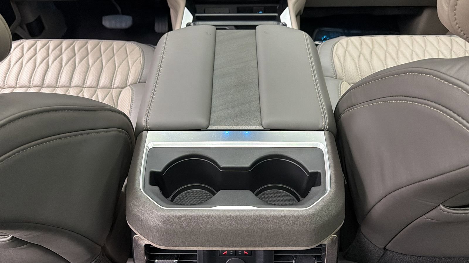 Used 2026 Ford F450 Platinum w/ Platinum Plus Package image 39