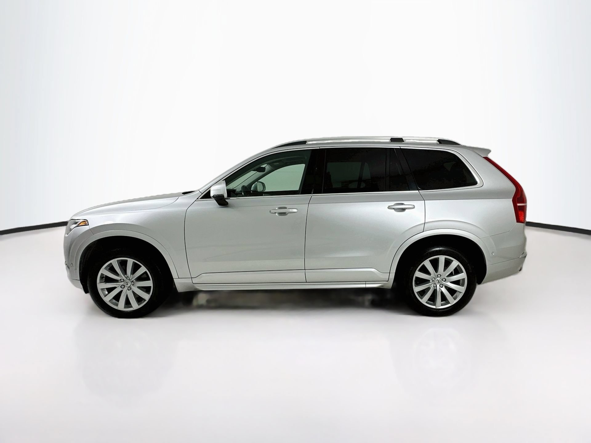 Used 2018 Volvo XC90 T5 Momentum w/ Convenience Package FWD image 5