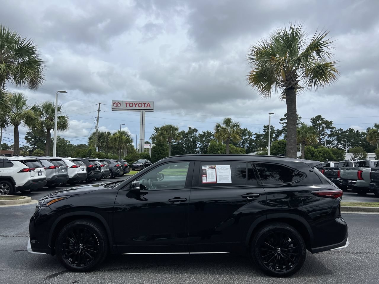 Used 2025 Toyota Highlander XSE AWD/4WD image 7