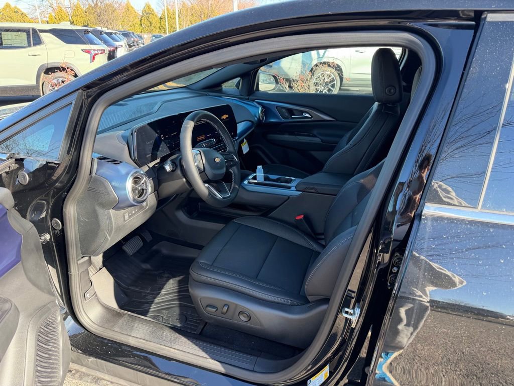 New 2026 Chevrolet Equinox EV LT AWD/4WD image 11