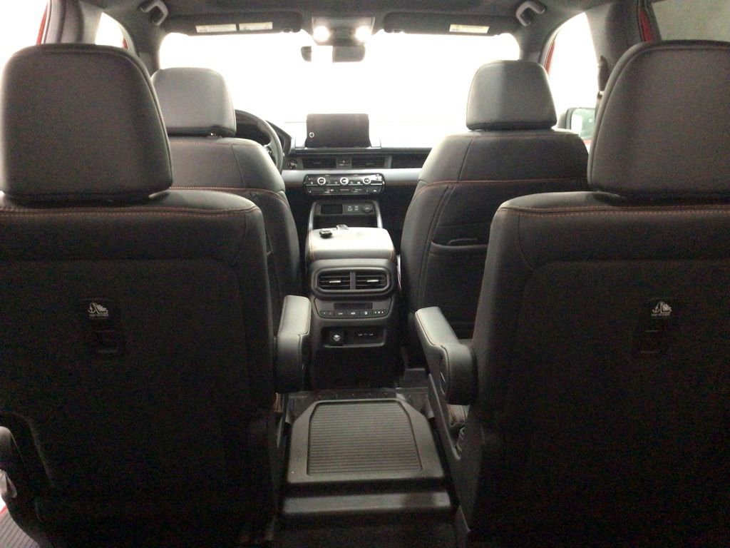 Used 2025 Honda Pilot TrailSport image 21