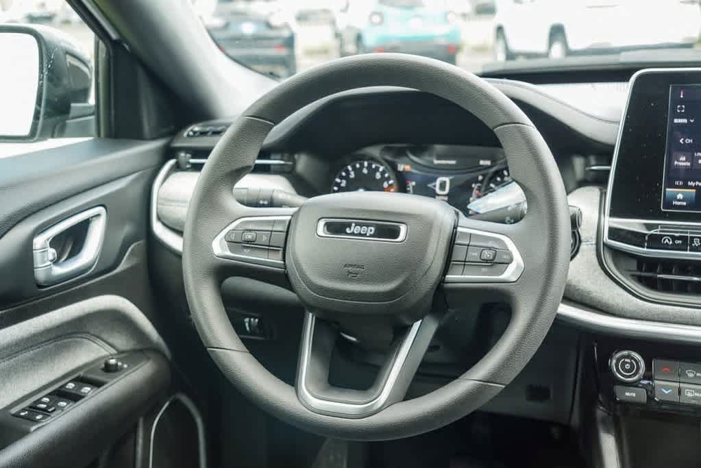 Used 2025 Jeep Compass Sport AWD/4WD image 39
