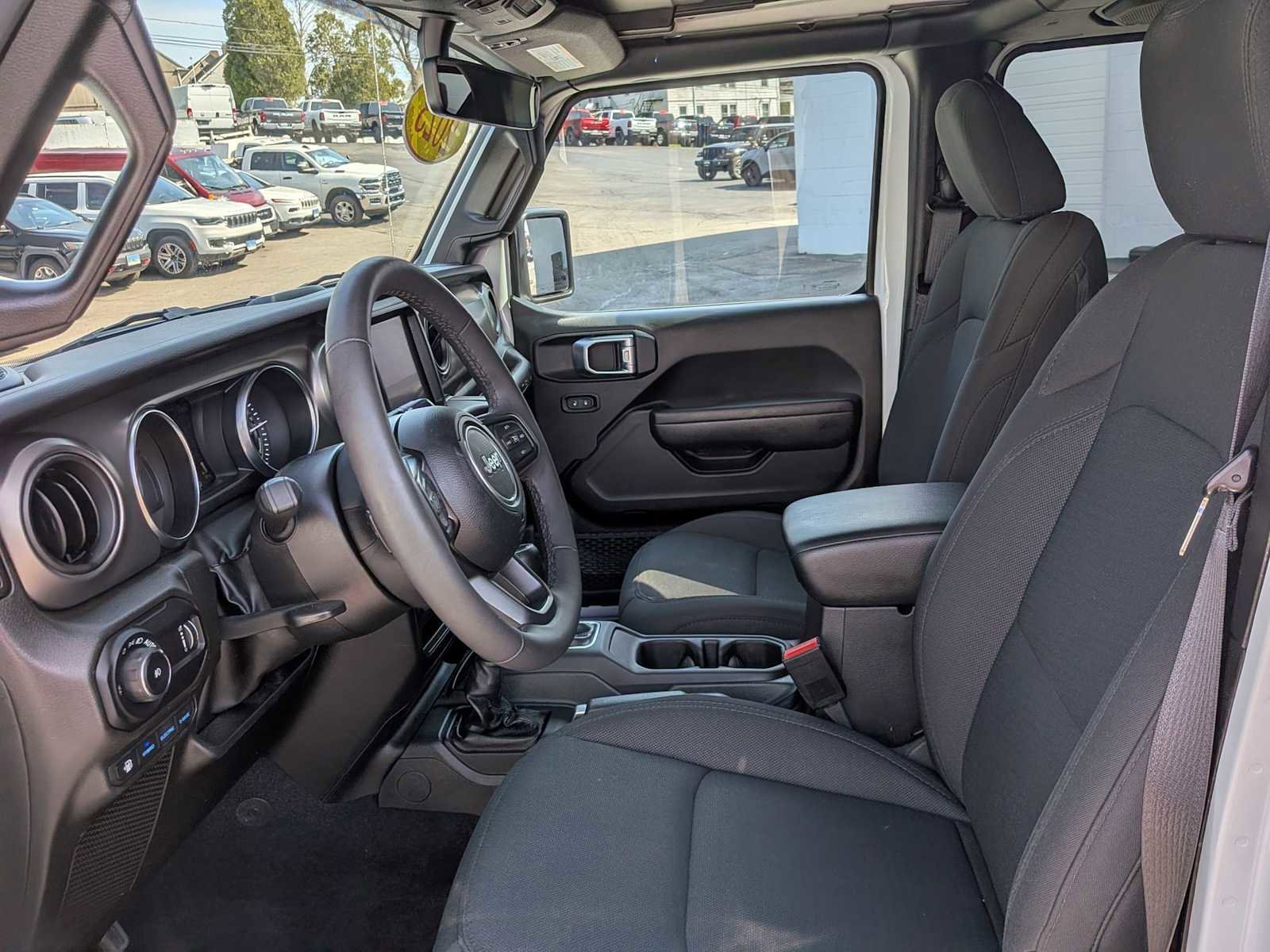 Certified 2023 Jeep Wrangler Unlimited w/ Sun & Screen Package AWD/4WD image 10