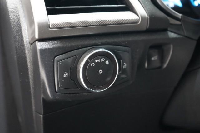 Used 2019 Ford Fusion SE image 18