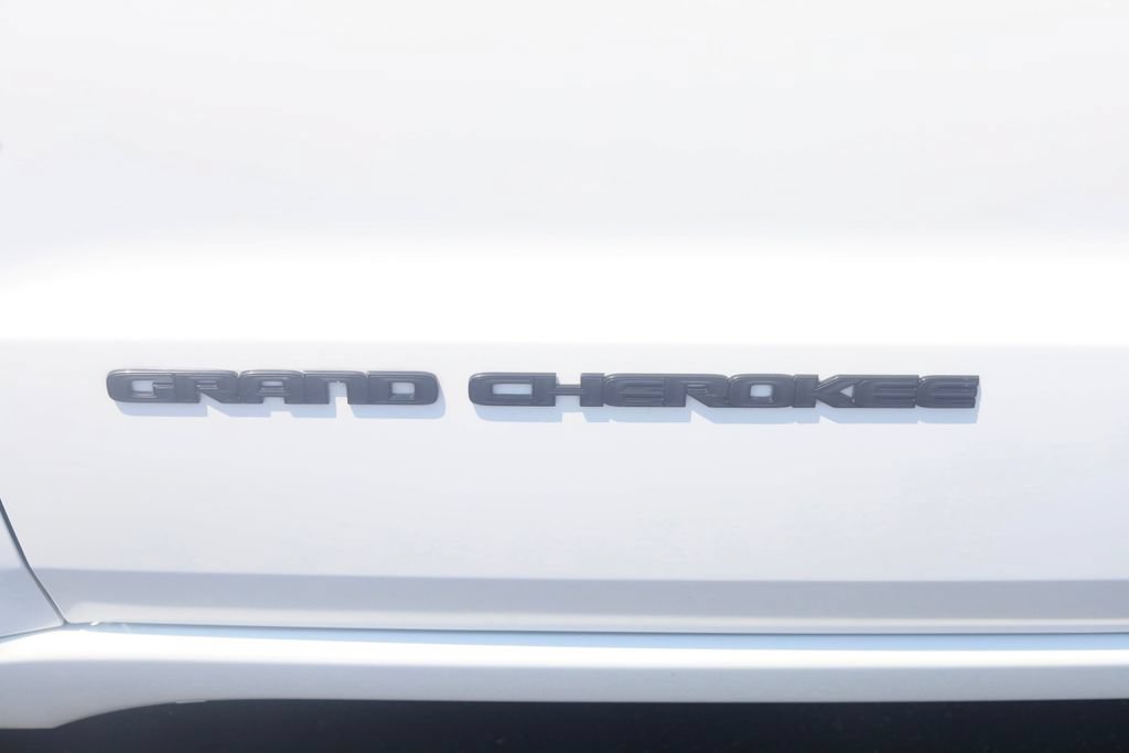 Used 2020 Jeep Grand Cherokee Altitude AWD/4WD image 23