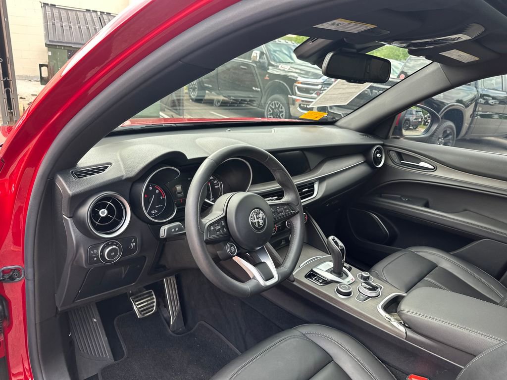 Used 2023 Alfa Romeo Stelvio Ti AWD/4WD image 25