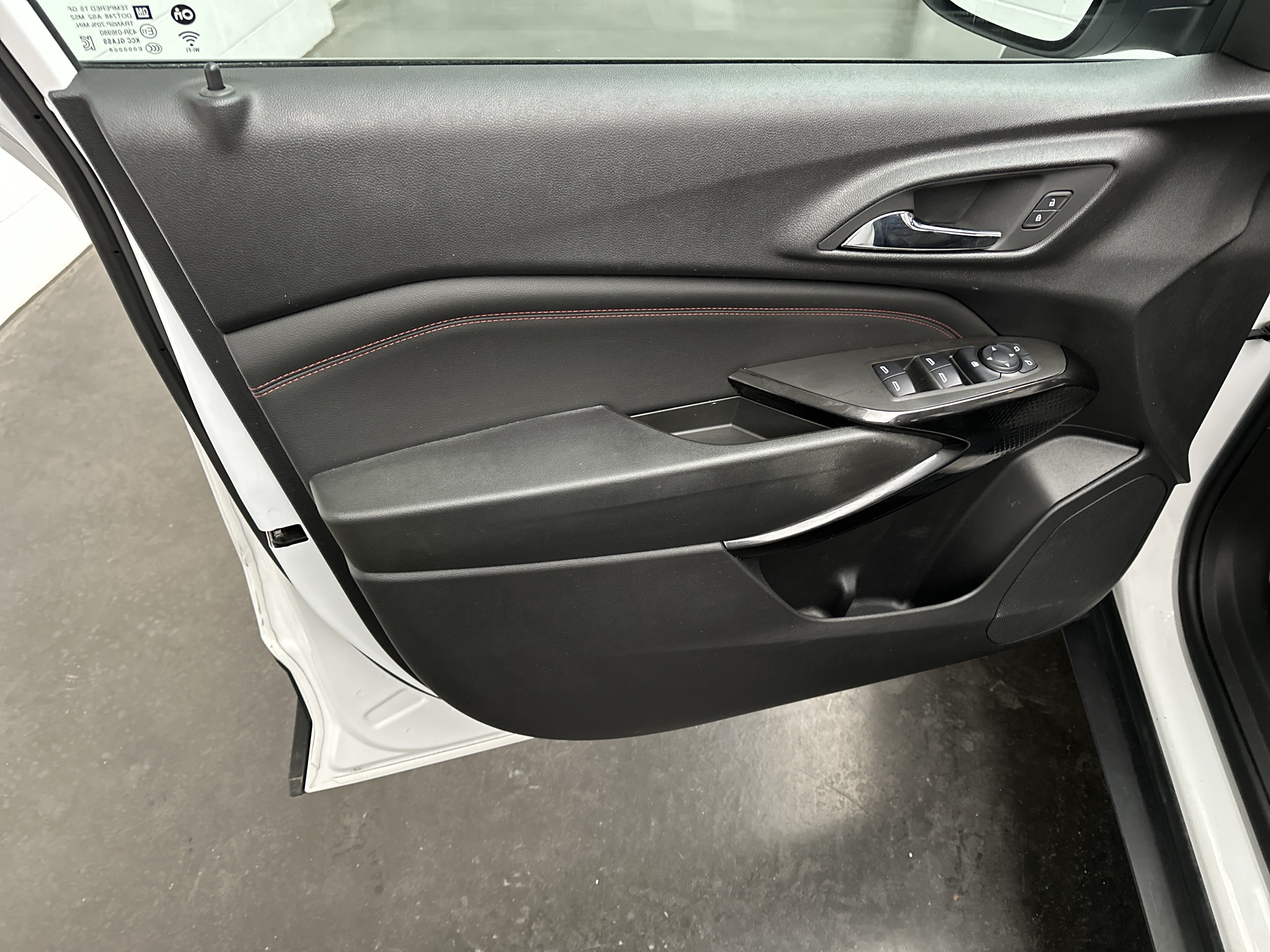 Used 2024 Chevrolet Trax RS w/ Driver Confidence Package FWD image 17