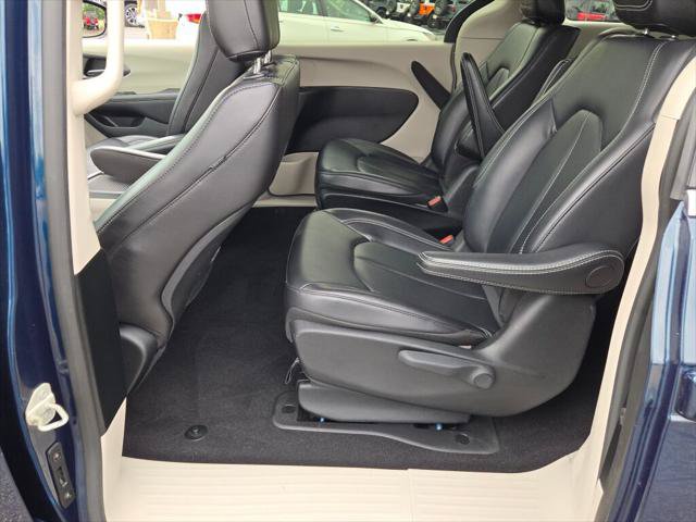 Certified 2024 Chrysler Pacifica Limited FWD image 20