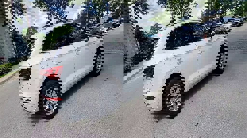 Used 2022 Audi Q5 2.0T Premium w/ Convenience Package image 8