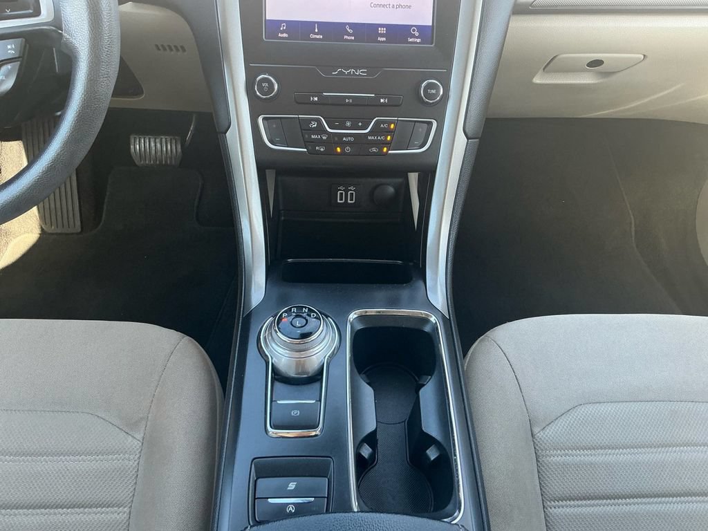 Used 2020 Ford Fusion SE FWD image 20