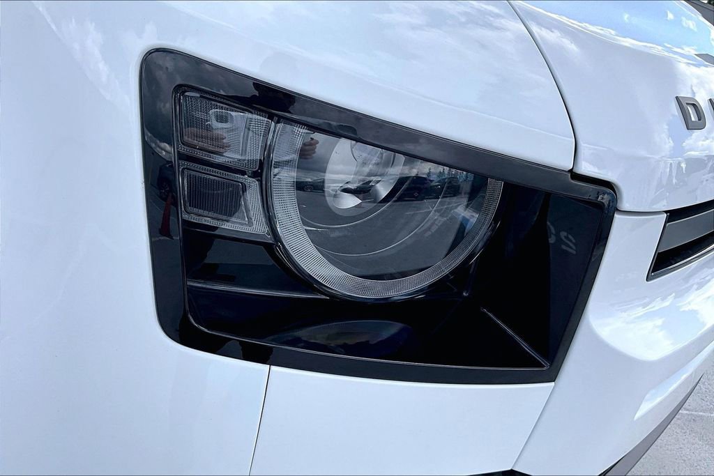 Used 2025 Land Rover Defender 90 X-Dynamic SE image 30