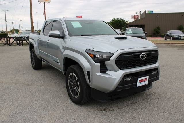 Used 2024 Toyota Tacoma TRD Sport RWD image 3