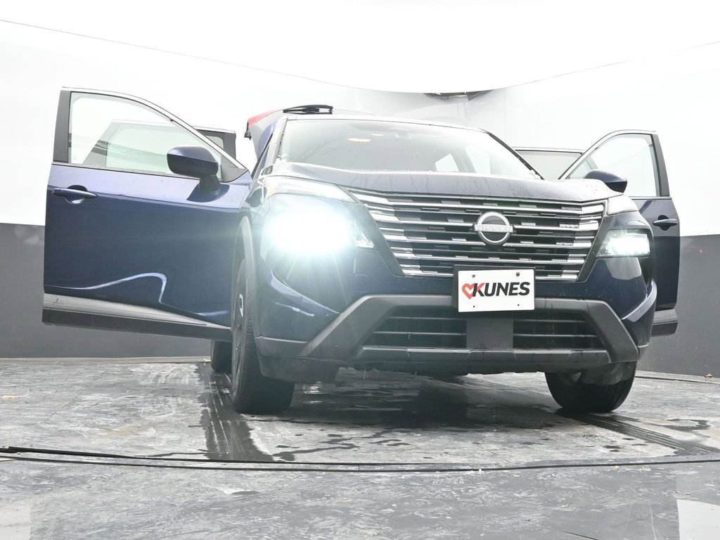 Used 2024 Nissan Rogue SV image 66