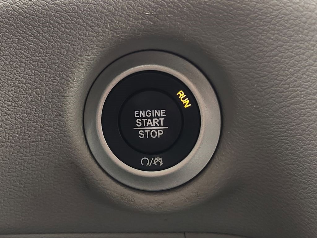 Used 2023 Chrysler Pacifica Touring-L image 22