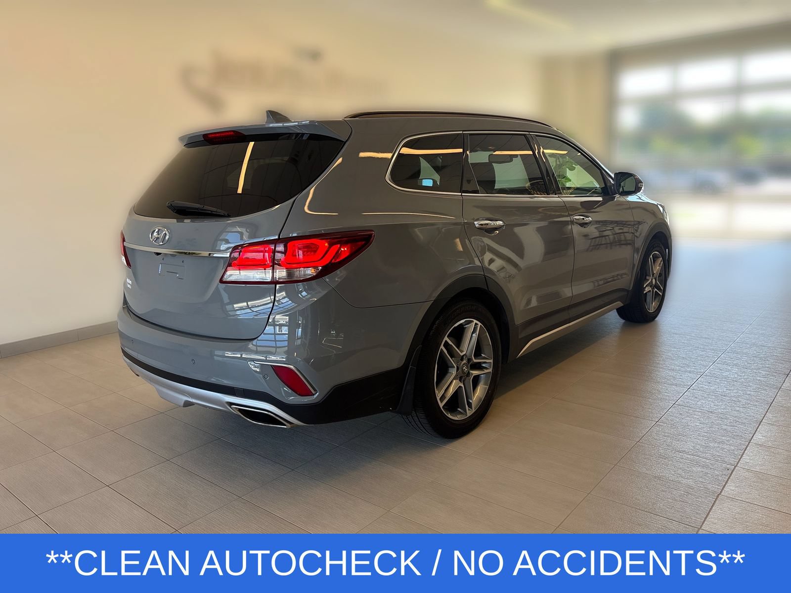 Used 2019 Hyundai Santa Fe XL AWD/4WD image 2