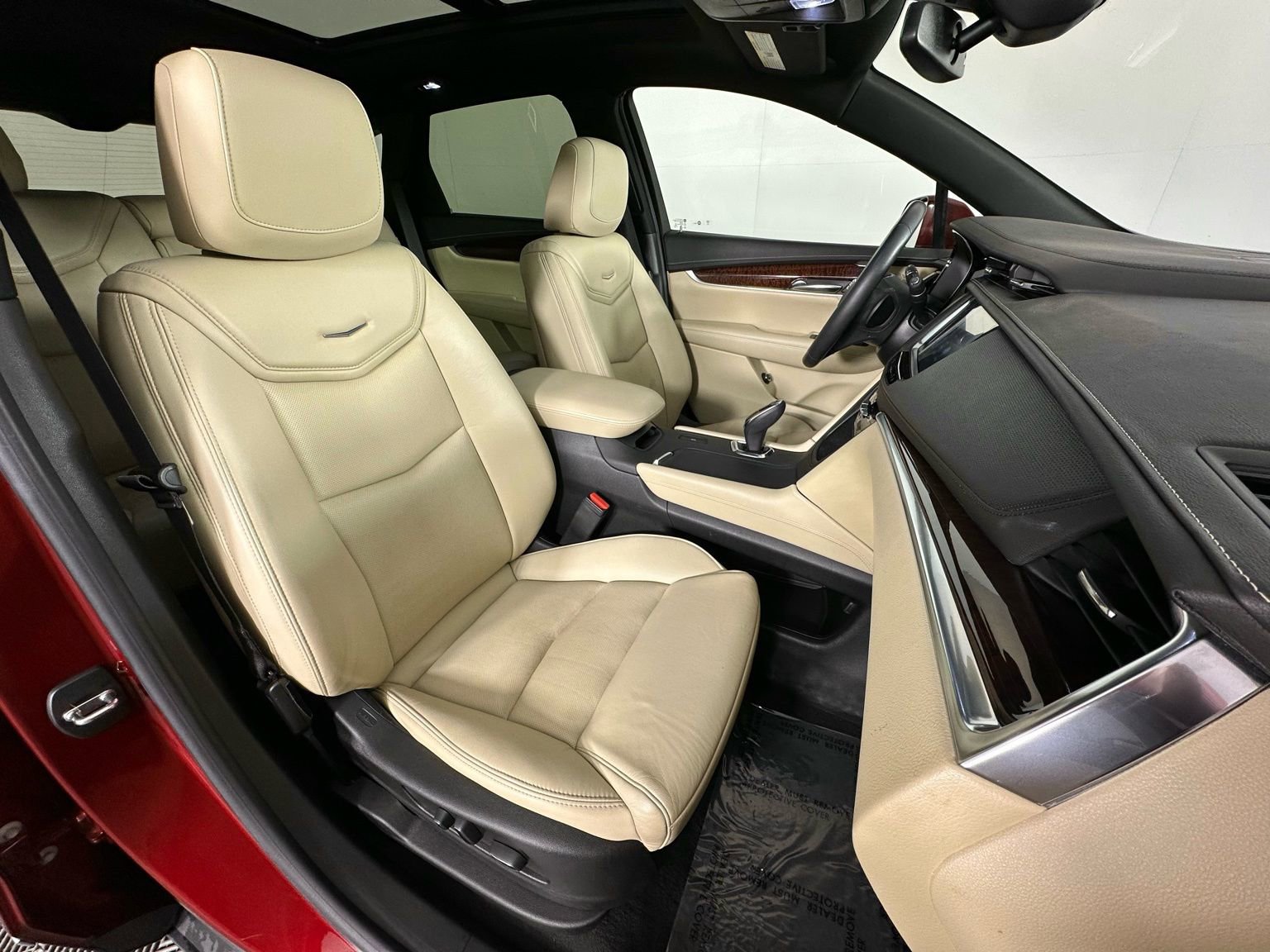 Used 2017 Cadillac XT5 Luxury w/ Driver Awareness Package image 6