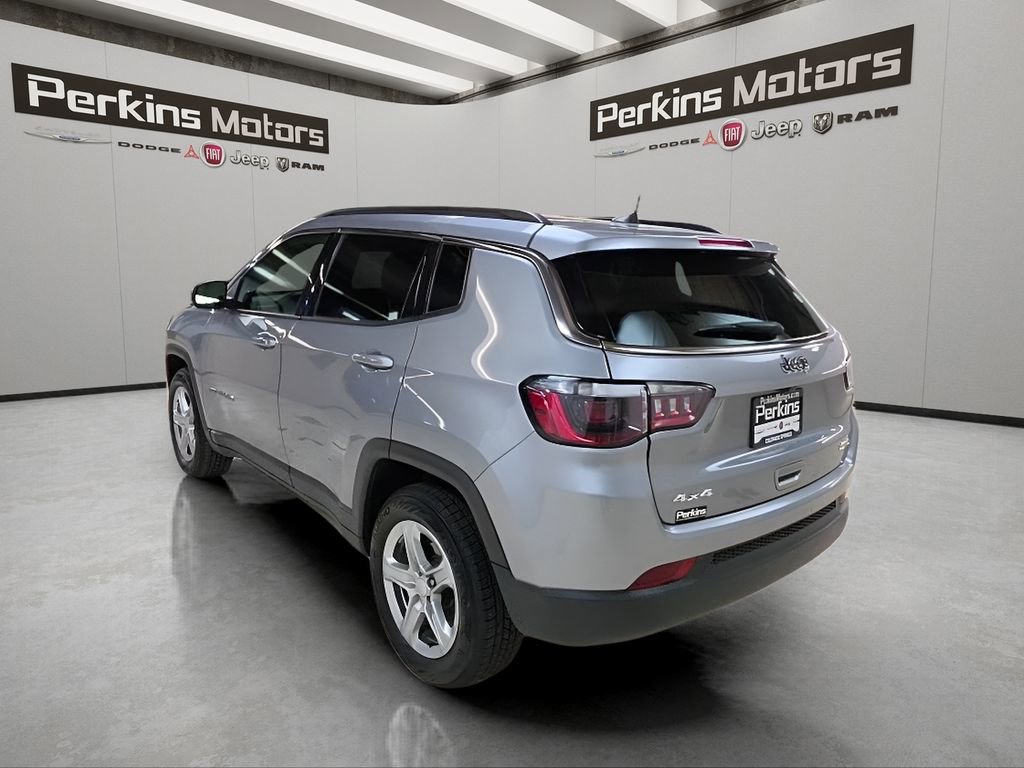 Used 2024 Jeep Compass Latitude image 4