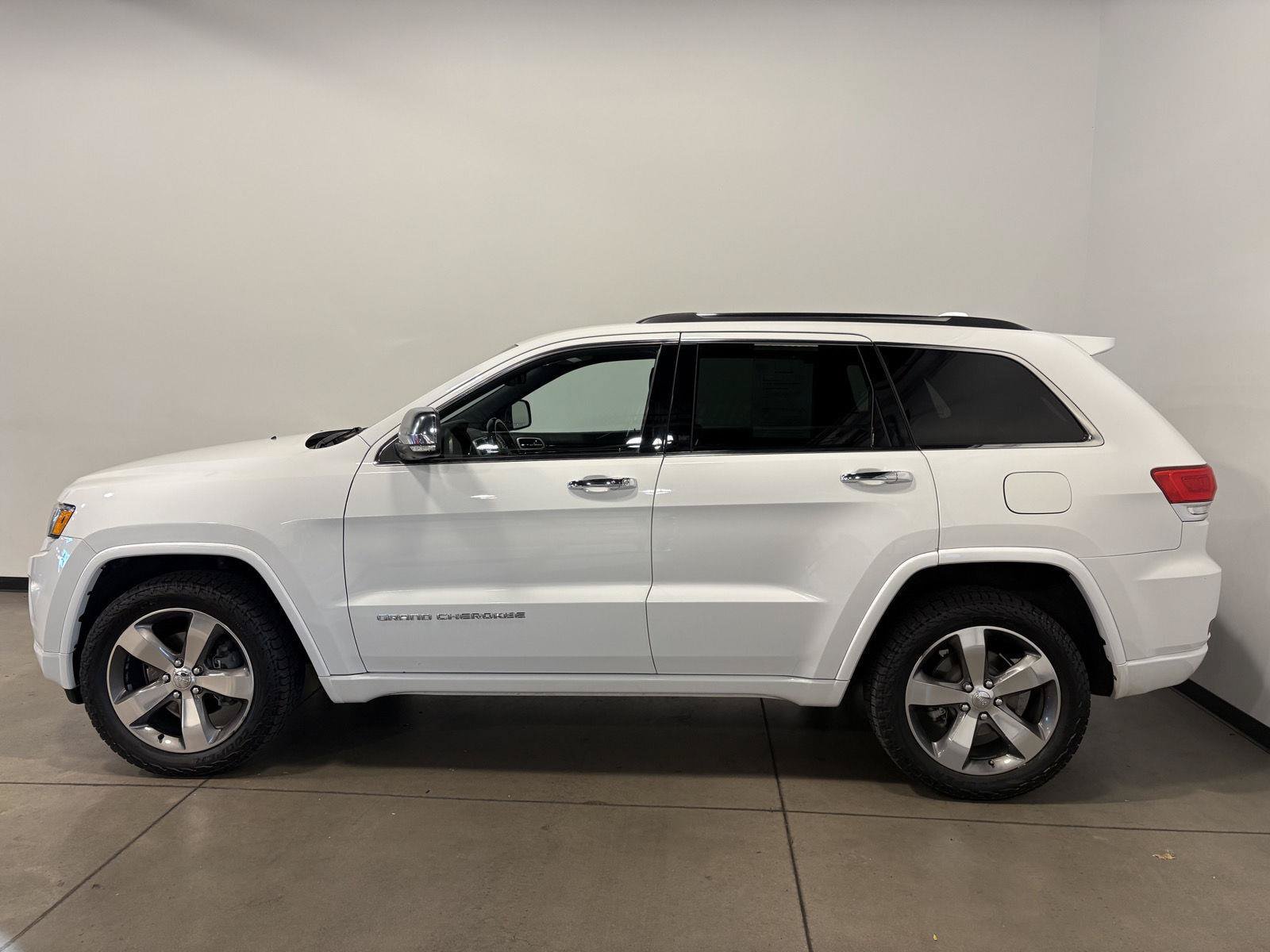 Used 2015 Jeep Grand Cherokee Overland AWD/4WD image 7