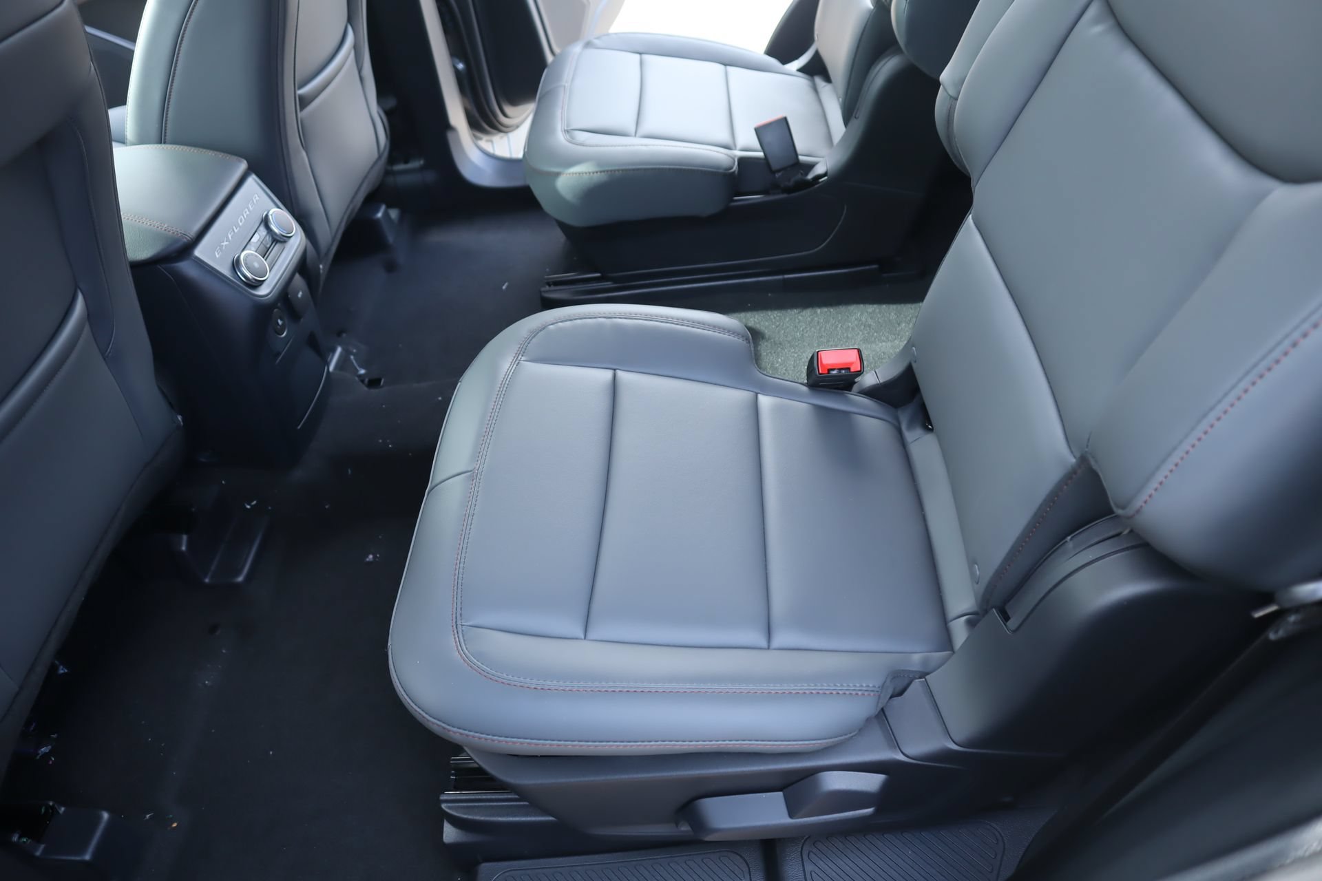 New 2026 Ford Explorer Active w/ Active Comfort Package RWD image 13