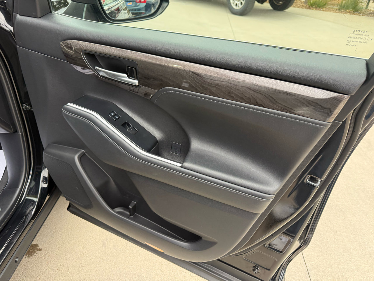 Used 2021 Toyota Highlander Limited image 17