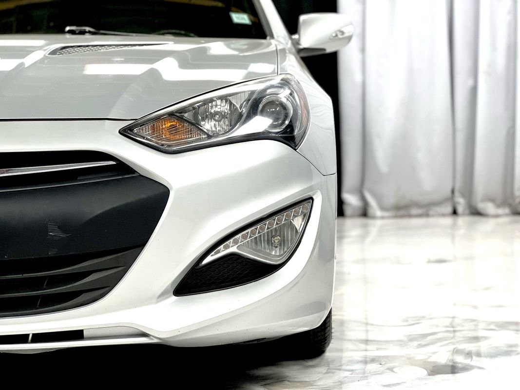 Used 2015 Hyundai Genesis 3.8 image 9