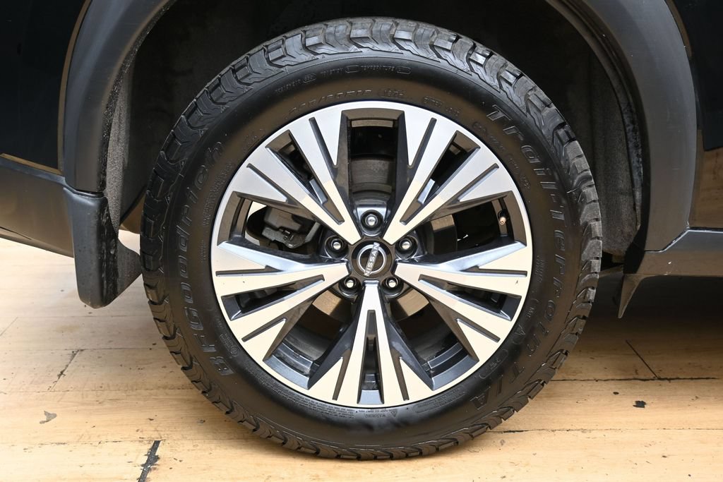 Used 2023 Nissan Rogue SV FWD image 13