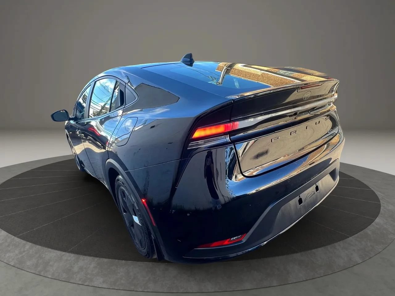 Used 2023 Toyota Prius Prime FWD image 3