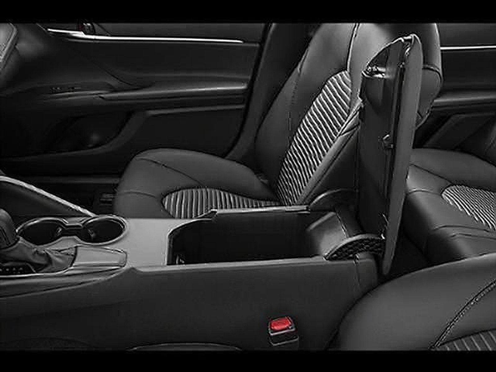 Used 2021 Toyota Camry SE w/ Cold Weather Package FWD image 35