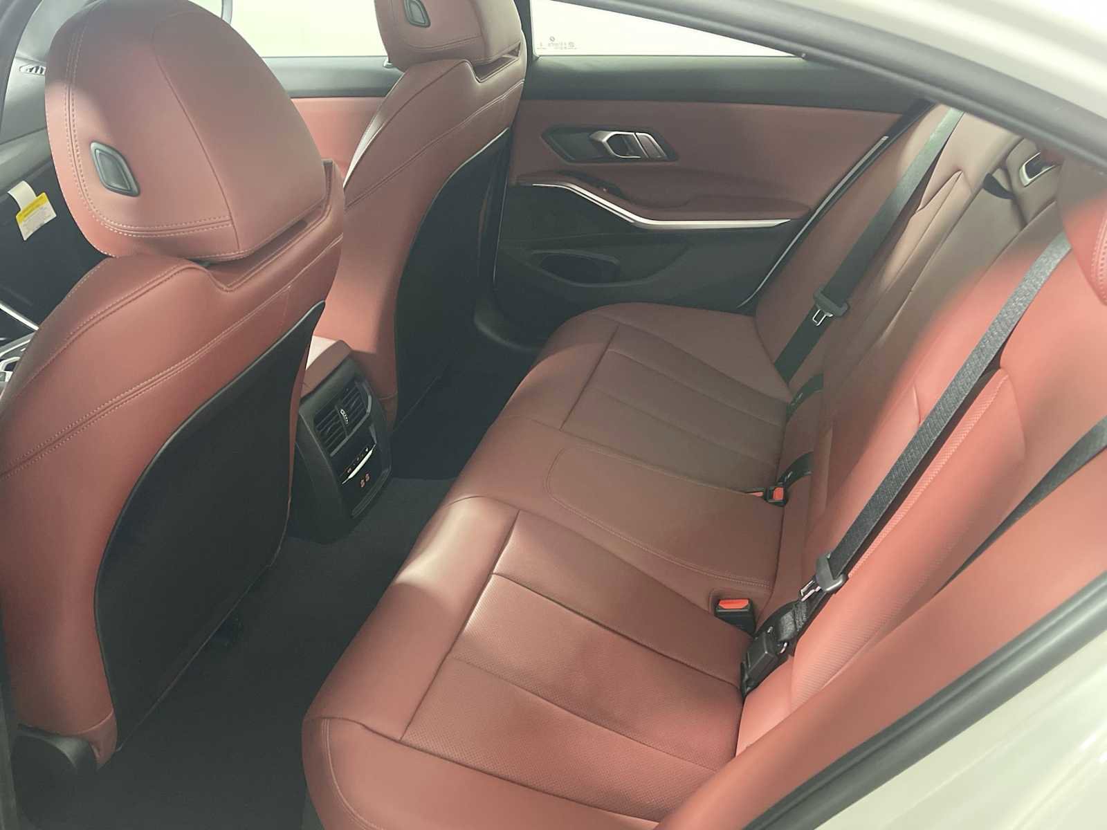 Used 2025 BMW 330i xDrive Sedan w/ Premium Package image 19