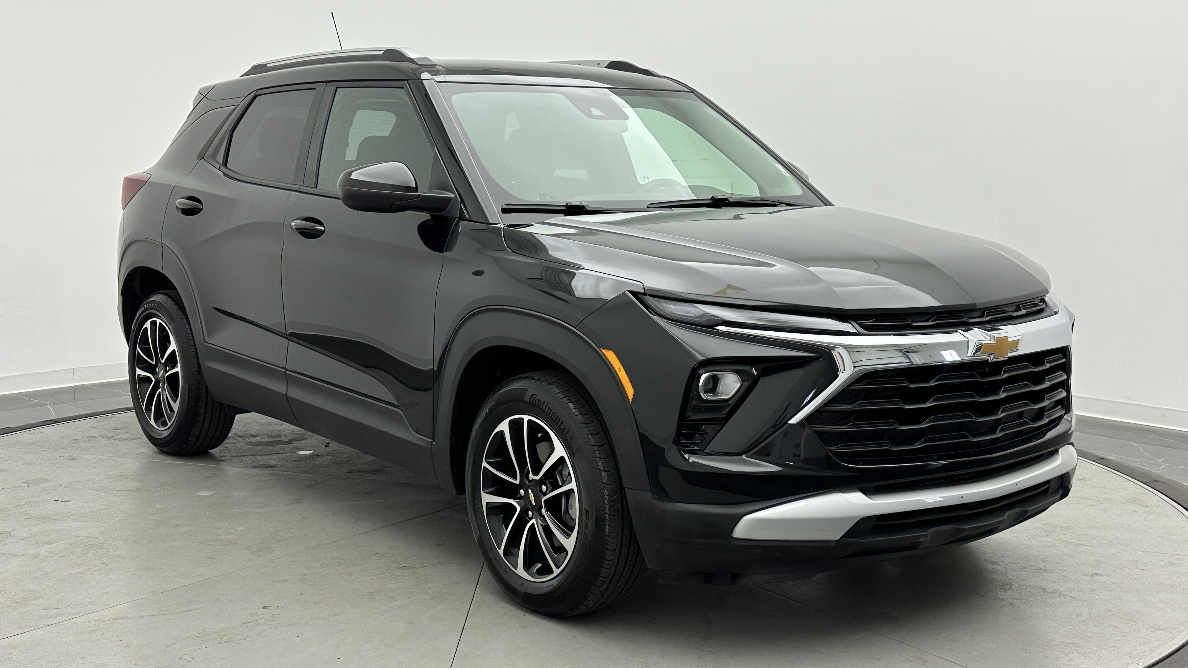 Used 2025 Chevrolet TrailBlazer LT image 3