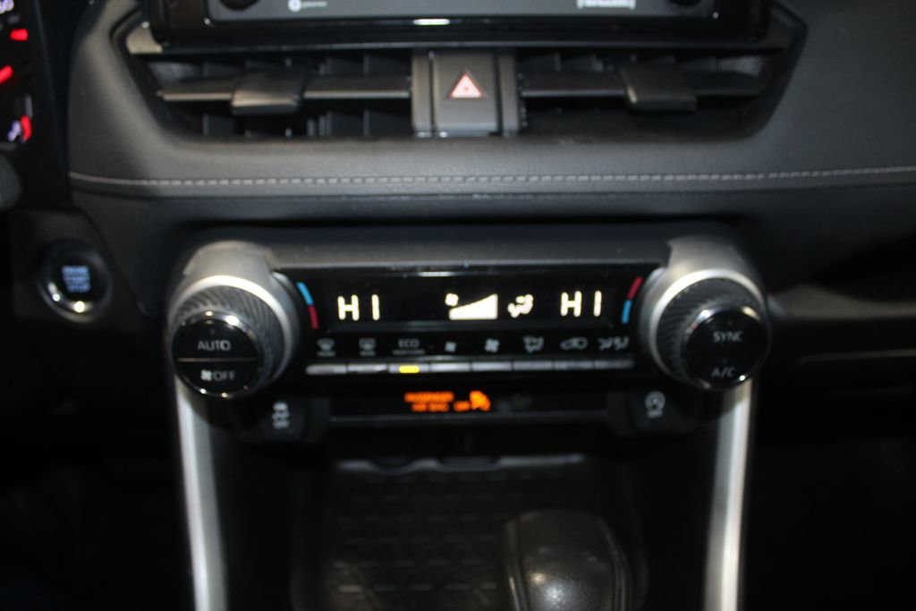 Used 2022 Toyota RAV4 XLE AWD/4WD image 26