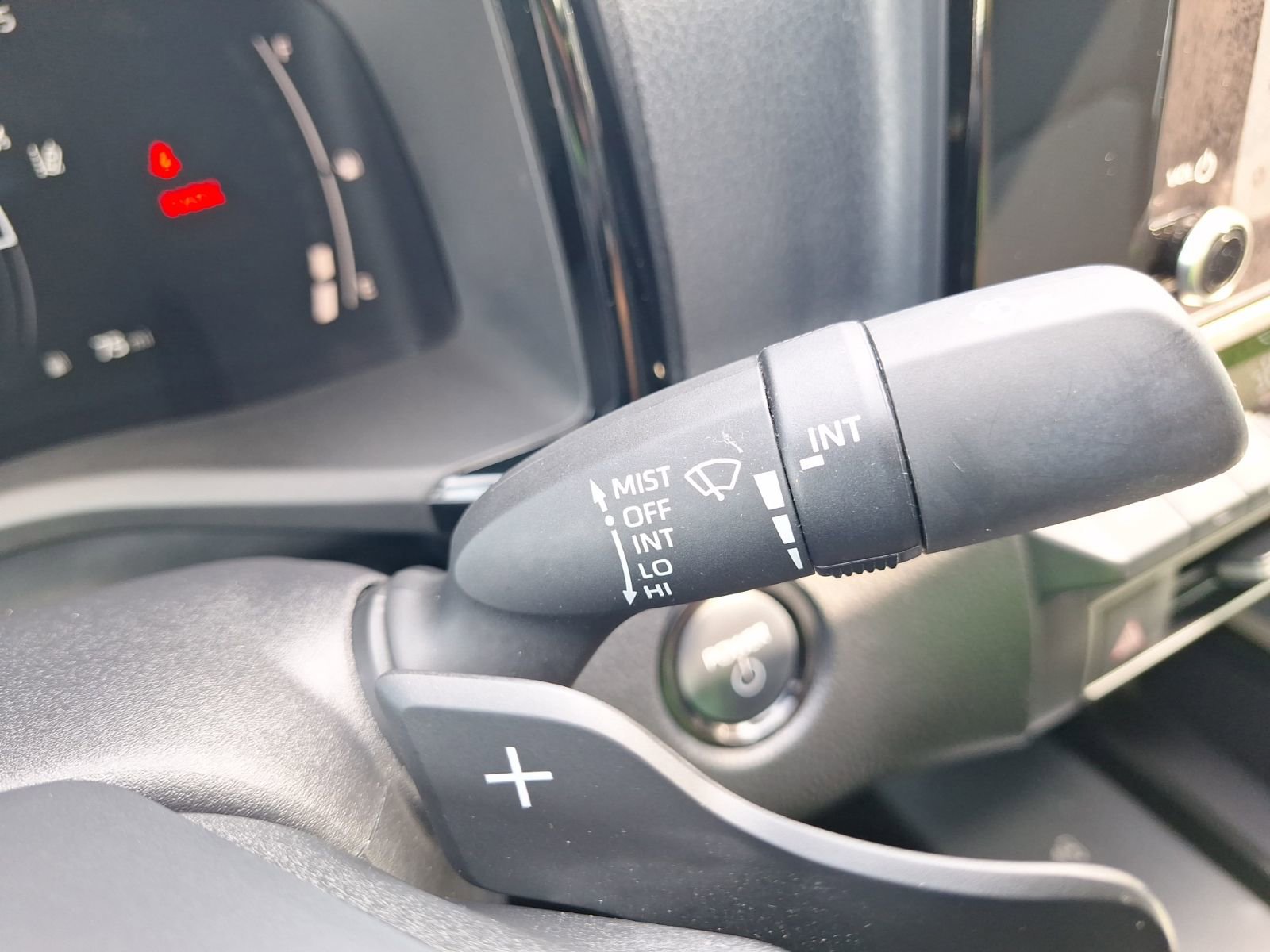 Used 2025 Toyota Camry SE w/ Convenience Package FWD image 22