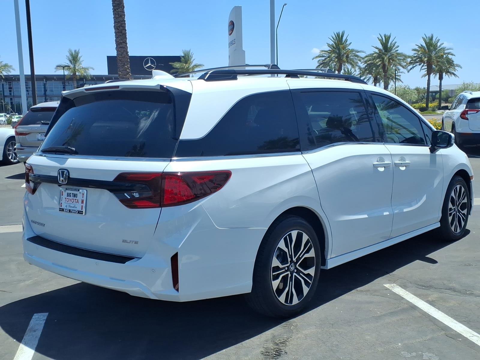 Used 2025 Honda Odyssey Elite image 4