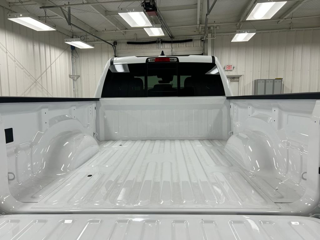 New 2026 RAM 1500 Express AWD/4WD image 23