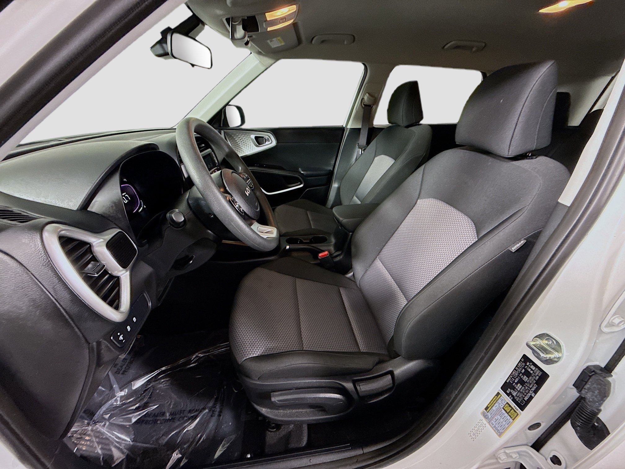 Used 2025 Kia Soul LX w/ LX Technology Package FWD image 21