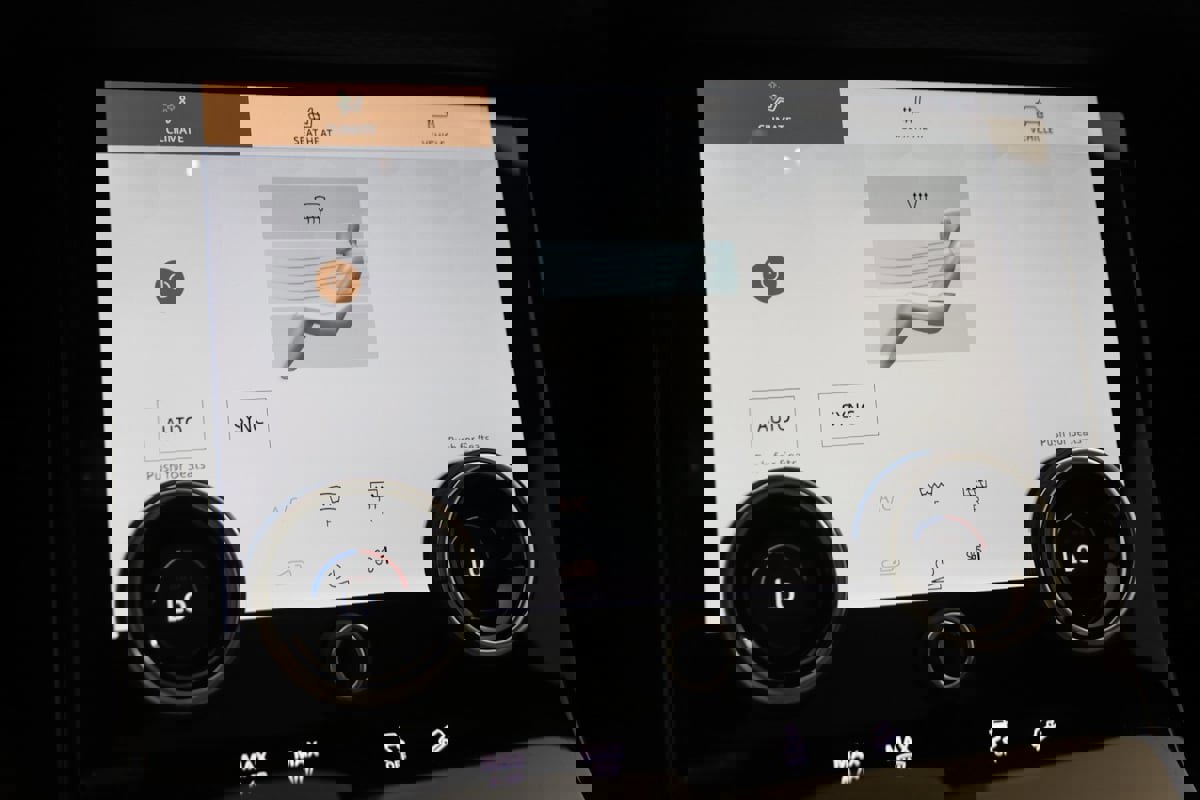 Used 2021 Land Rover Range Rover Velar R-Dynamic S image 28