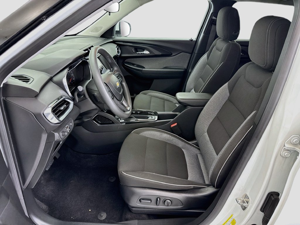 Used 2023 Chevrolet TrailBlazer LT FWD image 17