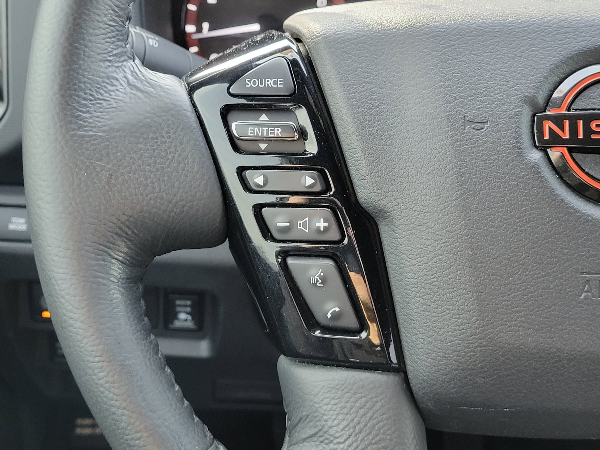 Certified 2022 Nissan Frontier PRO-4X w/ Pro-4X Premium Package image 22