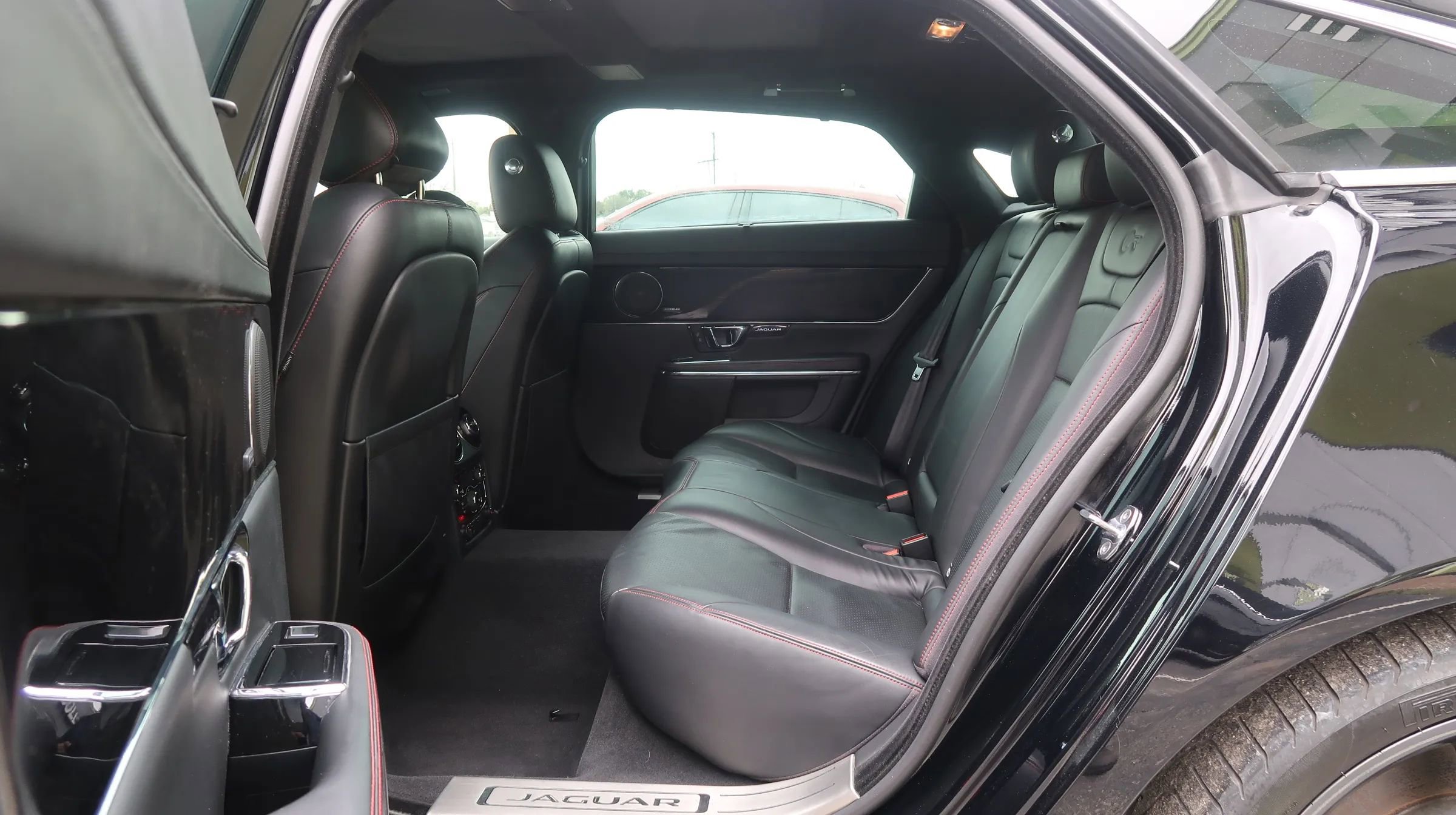 Used 2014 Jaguar XJ R LWB image 18