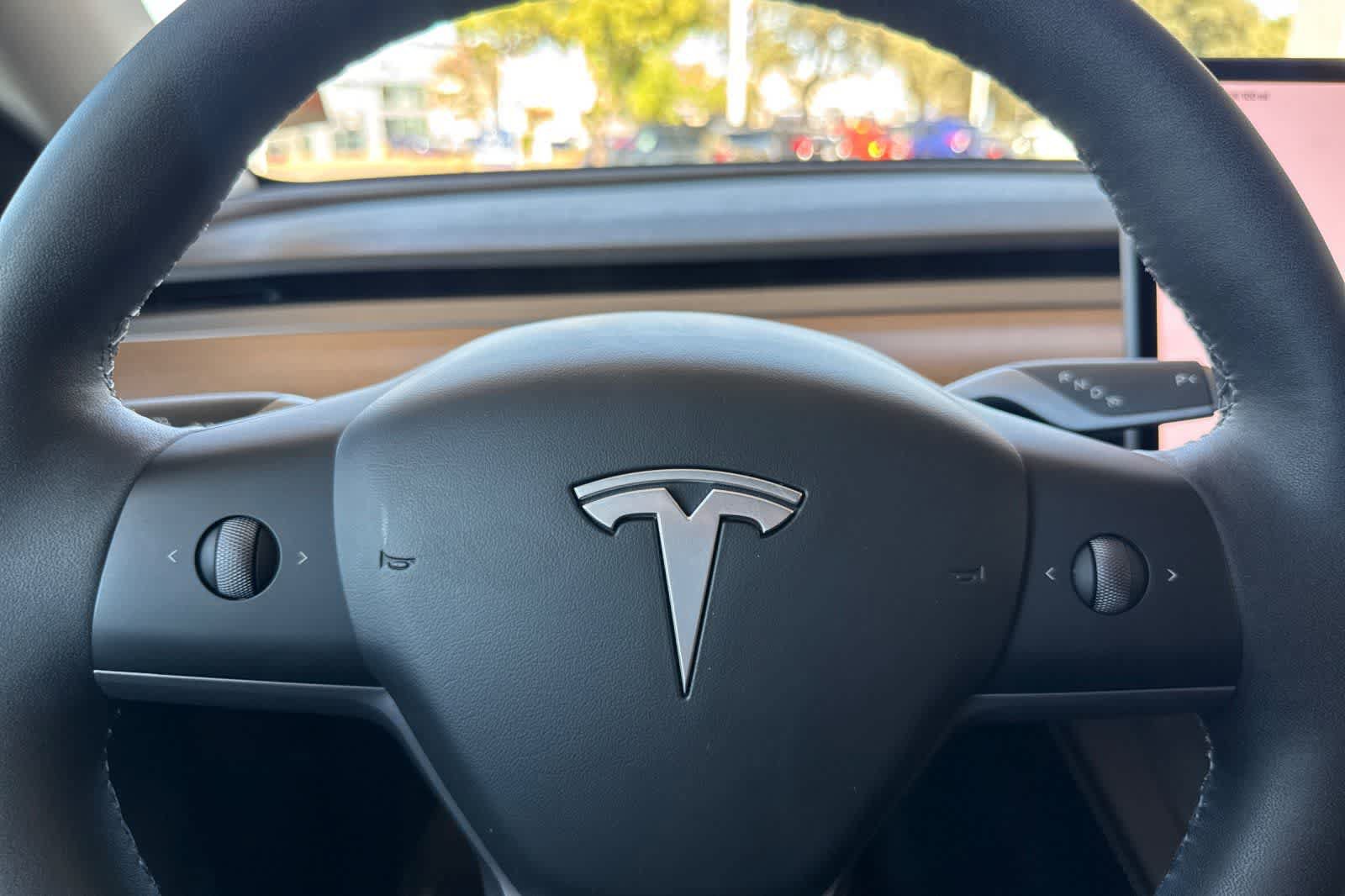 Used 2024 Tesla Model Y Long Range AWD/4WD image 25