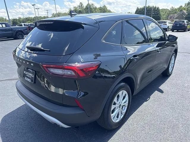Used 2025 Ford Escape Active w/ Cold Weather Package FWD image 7