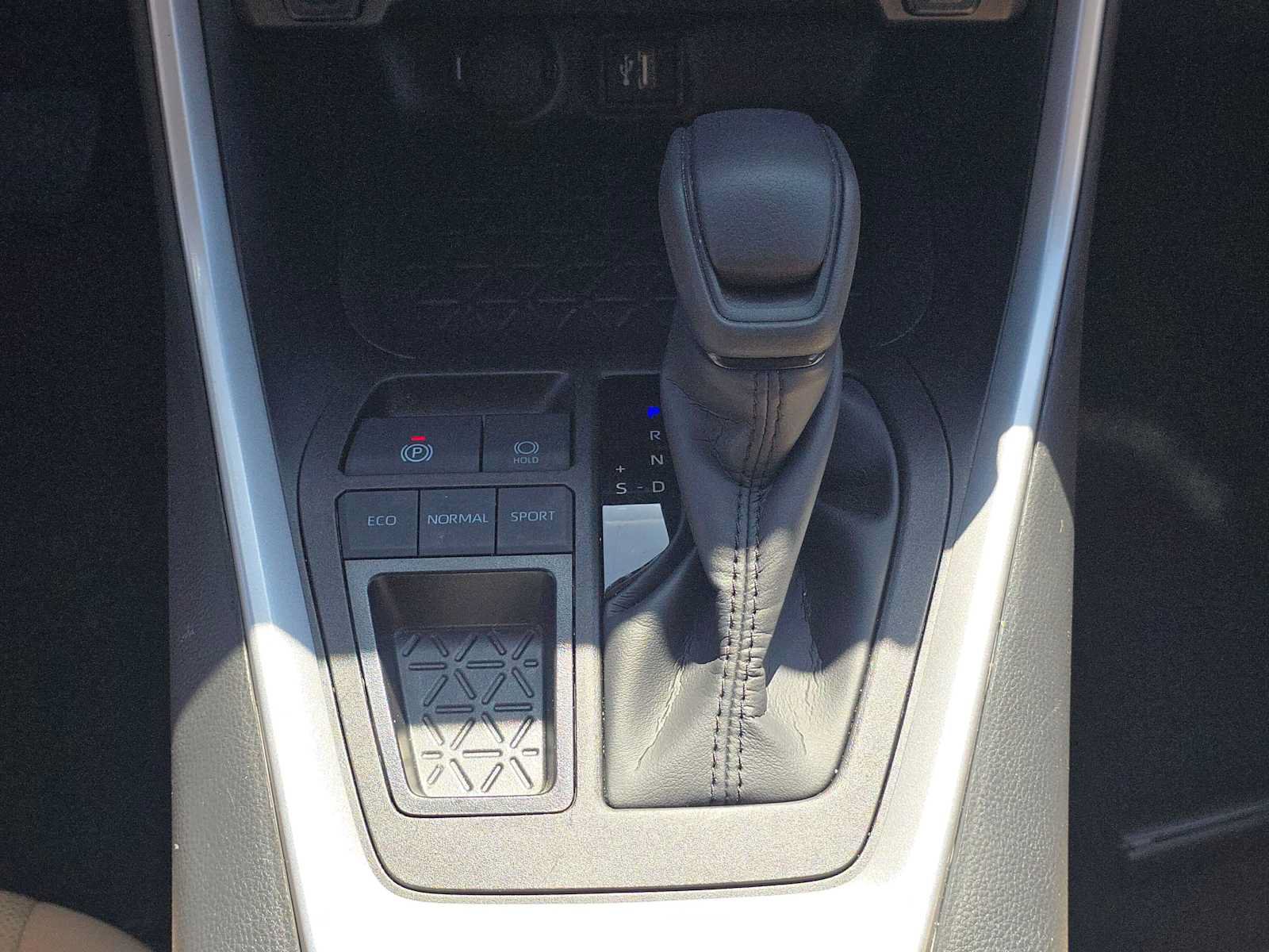 Certified 2025 Toyota RAV4 XLE FWD image 31